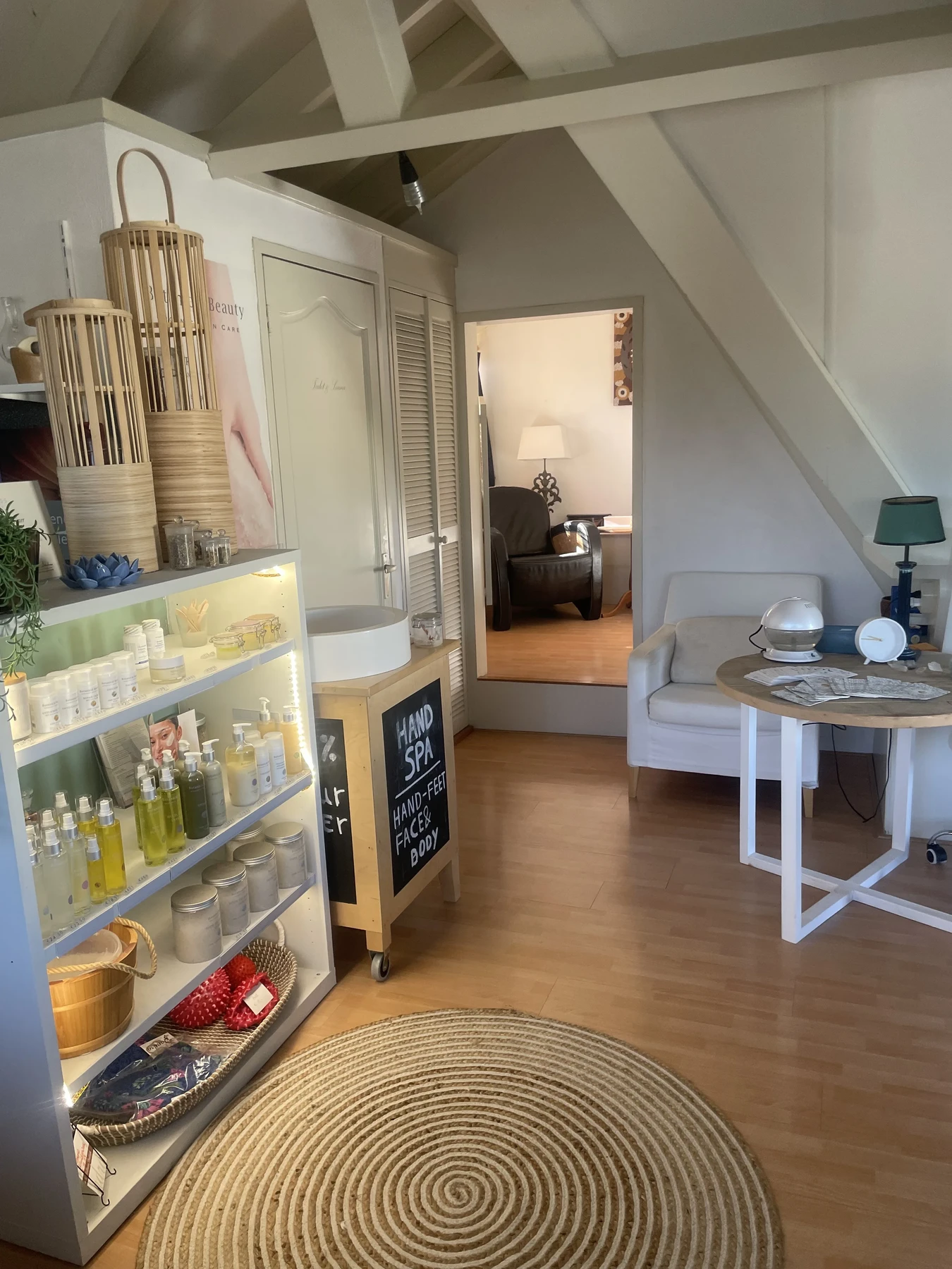 Sfeervolle thee en lampje in de praktijk